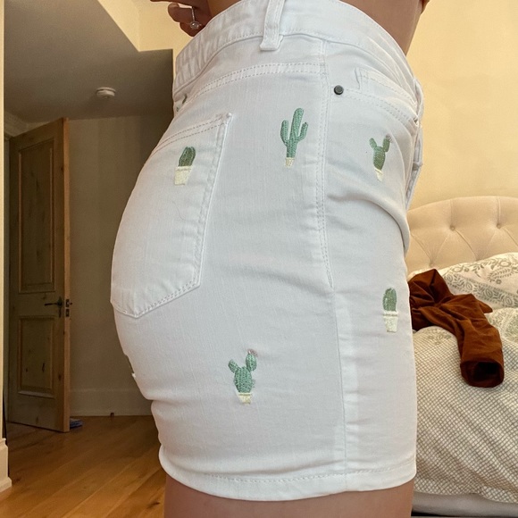 White Denim Shorts - Cactus Embroidery - Picture 7 of 9